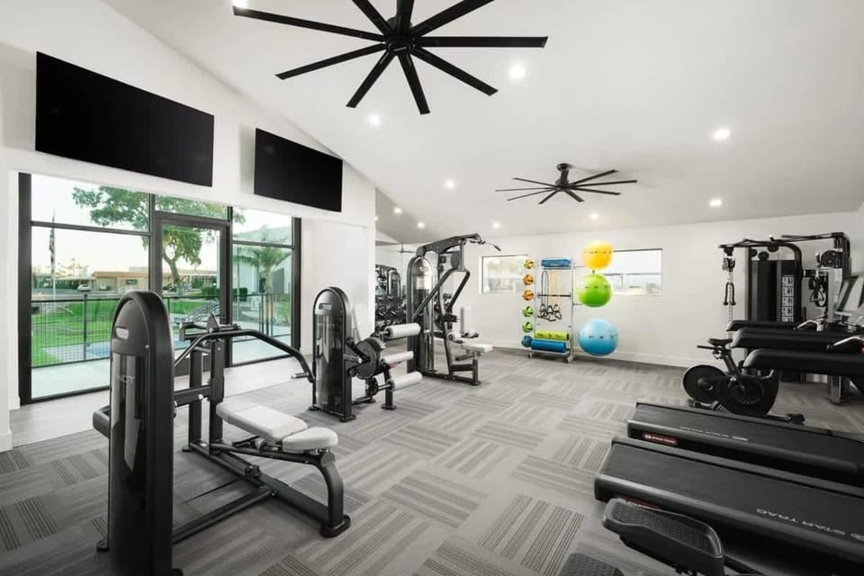 Stylish 2BD - Parking, Gym, Pool - Sleep 8 - 5 Min Casino Apartment in Scottsdale