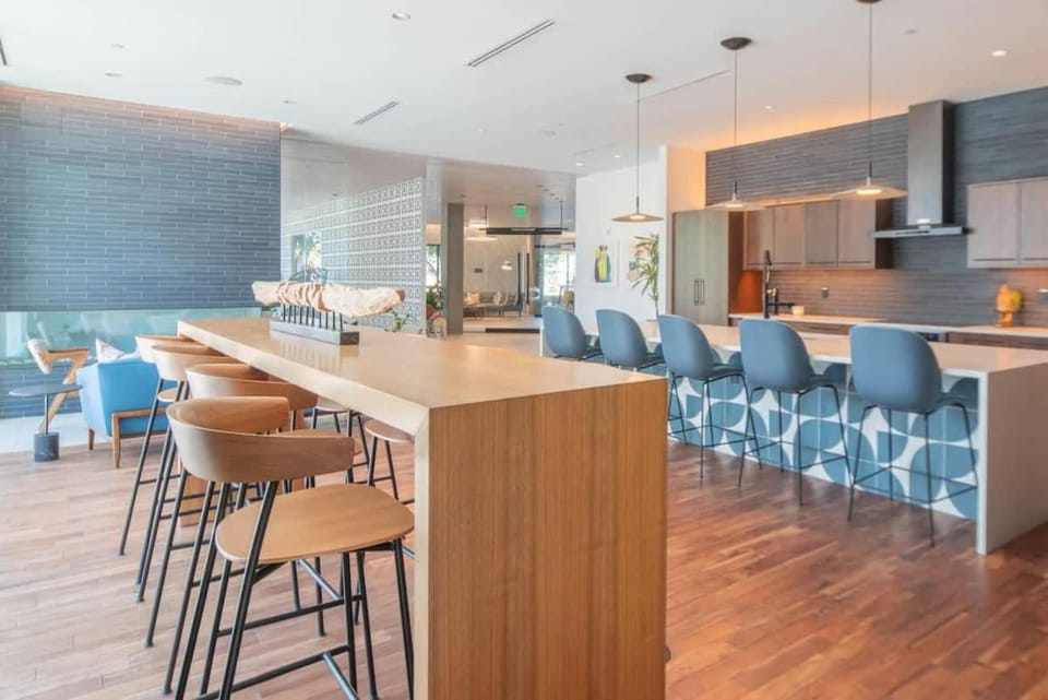Modern 1BD - Pool, Gym, Parking, W-D - Sleeps 4 Apartment in Tempe