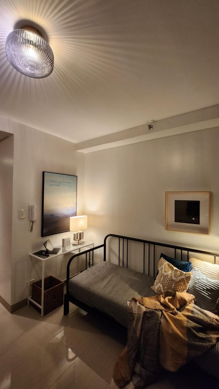 Bed, Living room