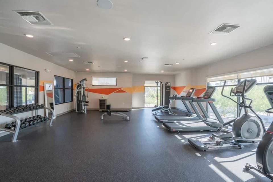 Posh 2BD - Gym, Pool, Parking, W-D - Sleeps 8 Apartment in Tempe