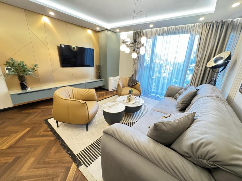 Communal lounge/ TV room, TV and multimedia, Living room, Seating area