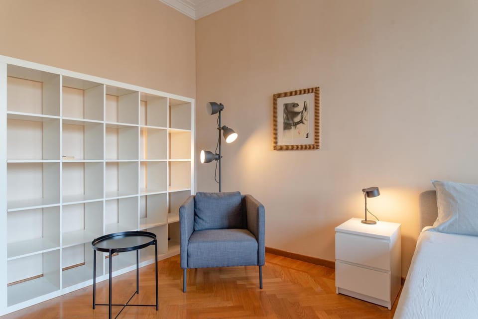 Photo of the whole room, Bedroom