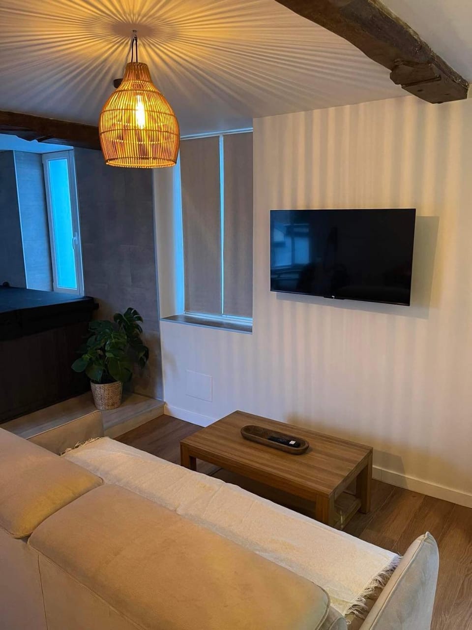 TV and multimedia, Living room, Lounge or bar