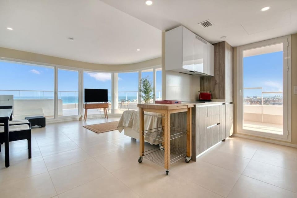 Luxury Penthouse with Panoramic Sea Views Apartment in Port de Sagunt