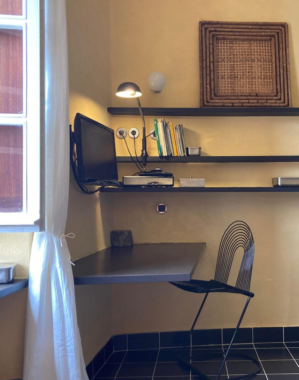 TV and multimedia, Seating area