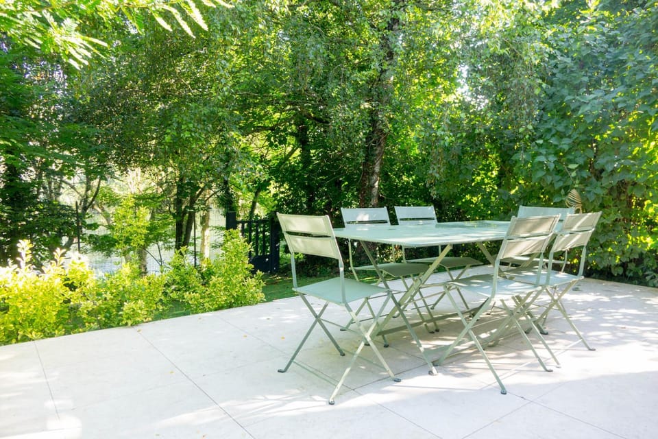 Patio, Day, Garden, Dining area, Garden view