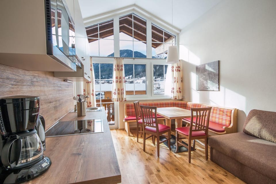 Balcony/Terrace, Kitchen or kitchenette, Dining area