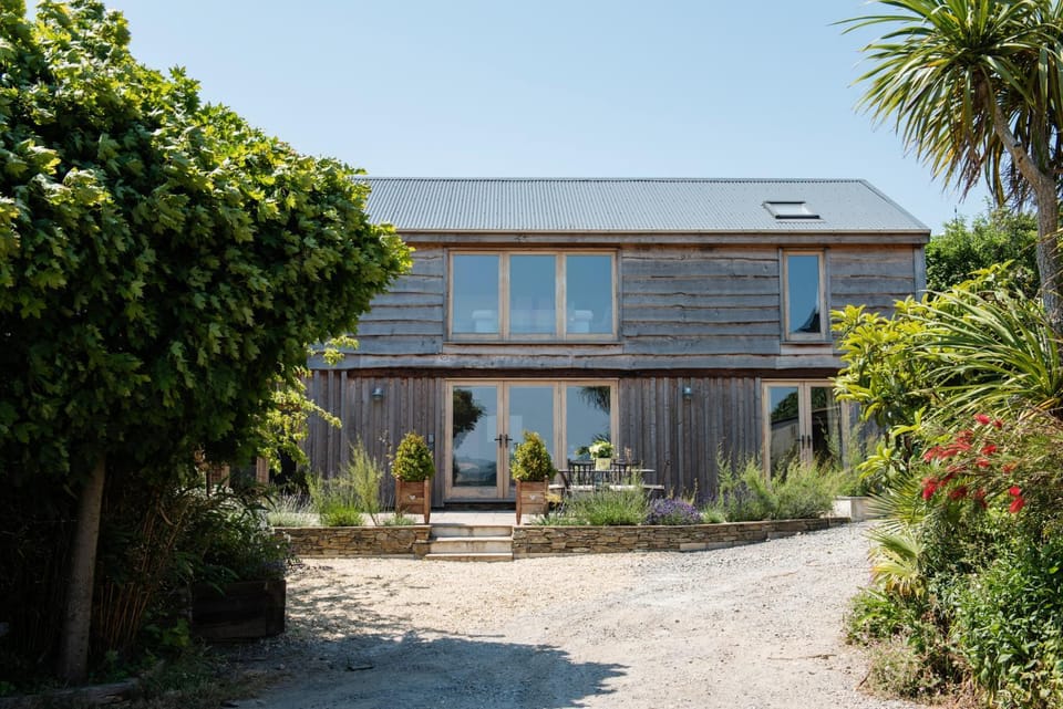 Property building, Day, Summer, Parking