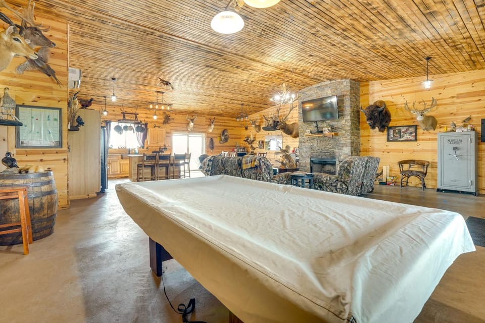 Hot Tub & Fire Pit: Family Retreat in South Dakota House in South Dakota