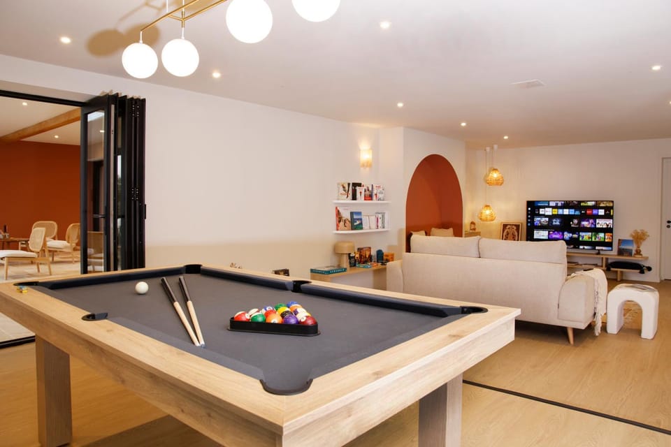 Billiard, TV and multimedia, Living room