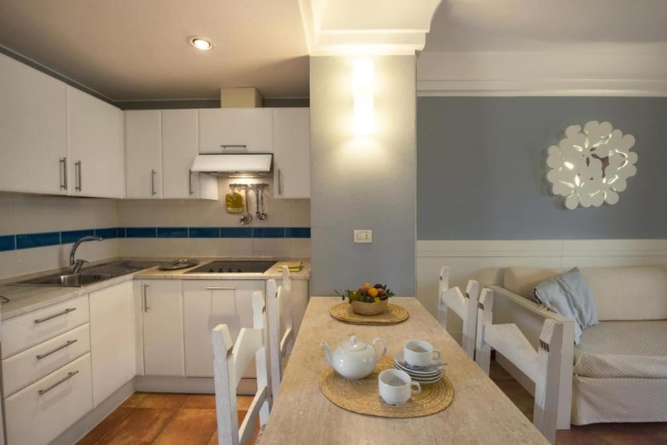 Dining area, kitchen