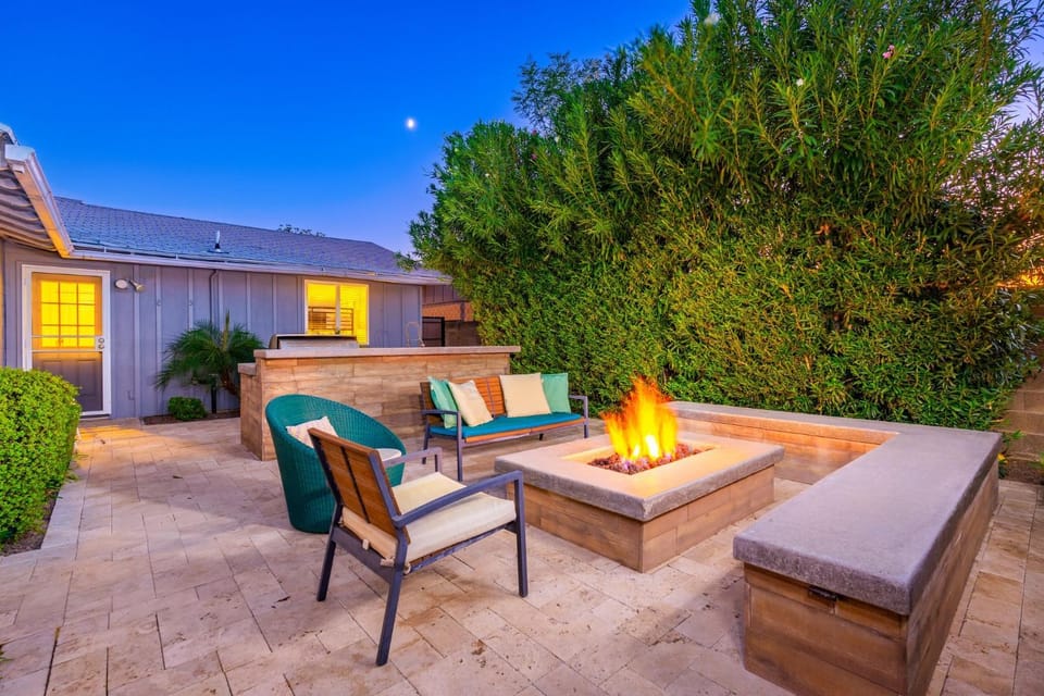 Ultimate, Scottsdale Getaway! Pool, BBQ, Sleeps 14 House in Scottsdale