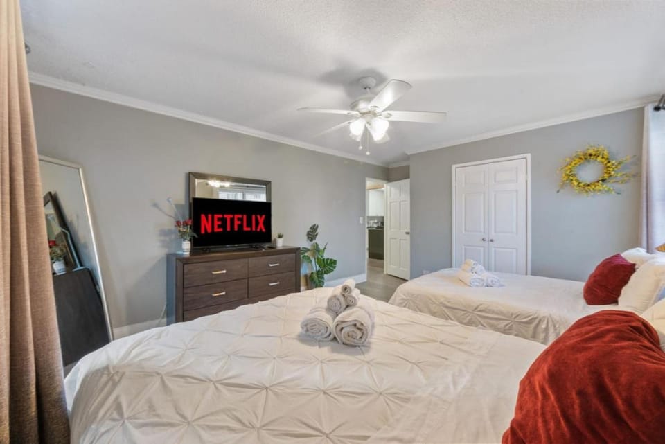 Affordable 2BR Condo, Walk to Downtown Attractions House in Atlanta
