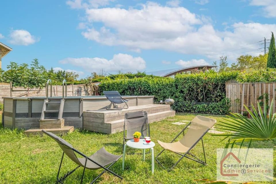 Patio, Garden, Garden view, sunbed