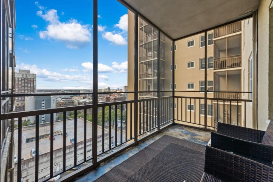 High Rise Patio with City View, In Heart of Downtown House in Atlanta