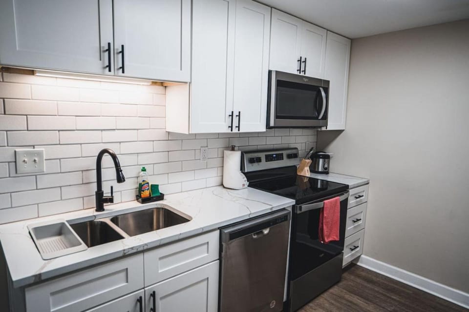 Unparalleled Convenience, City View, Food Scene House in Atlanta