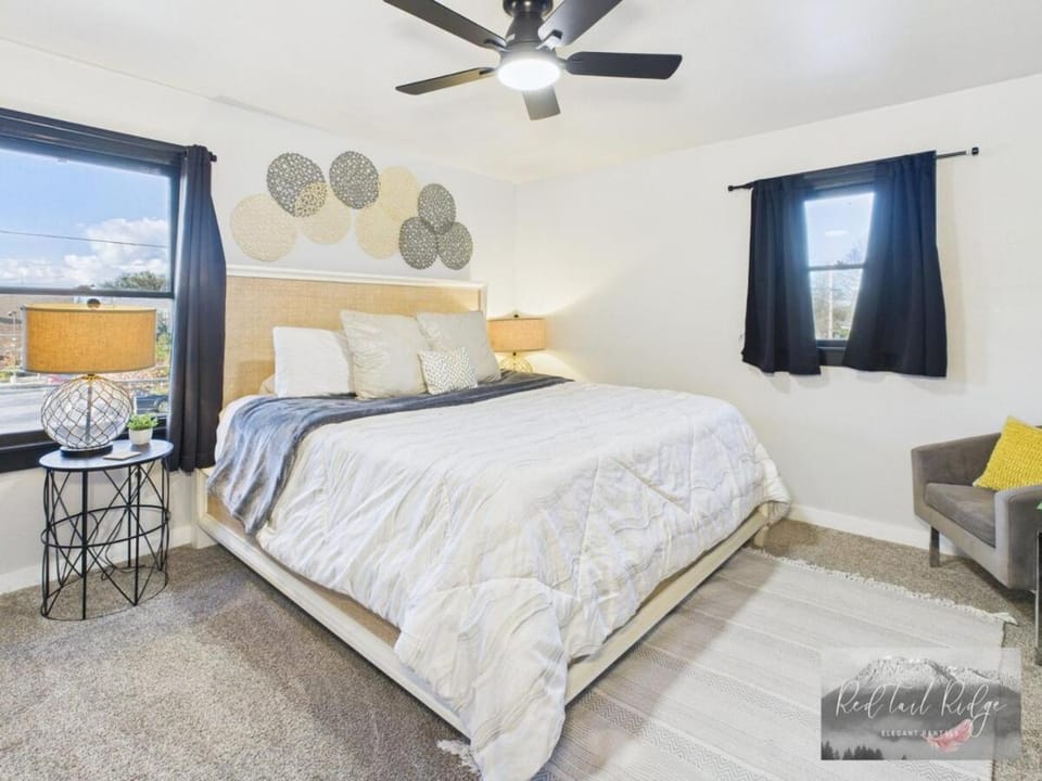 Bed, Photo of the whole room, Bedroom