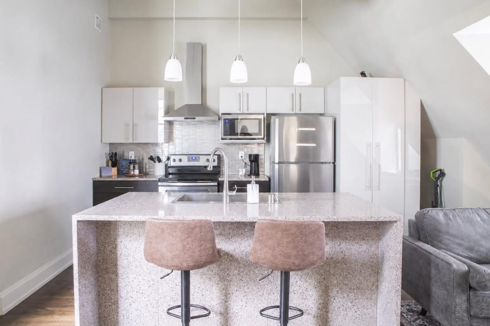 Downtown Luxury 1BR Loft · Walkable · Sleeps 4 Apartment in Milwaukee