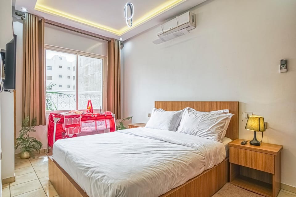 Bed, Photo of the whole room, Bedroom, towels, air conditioner