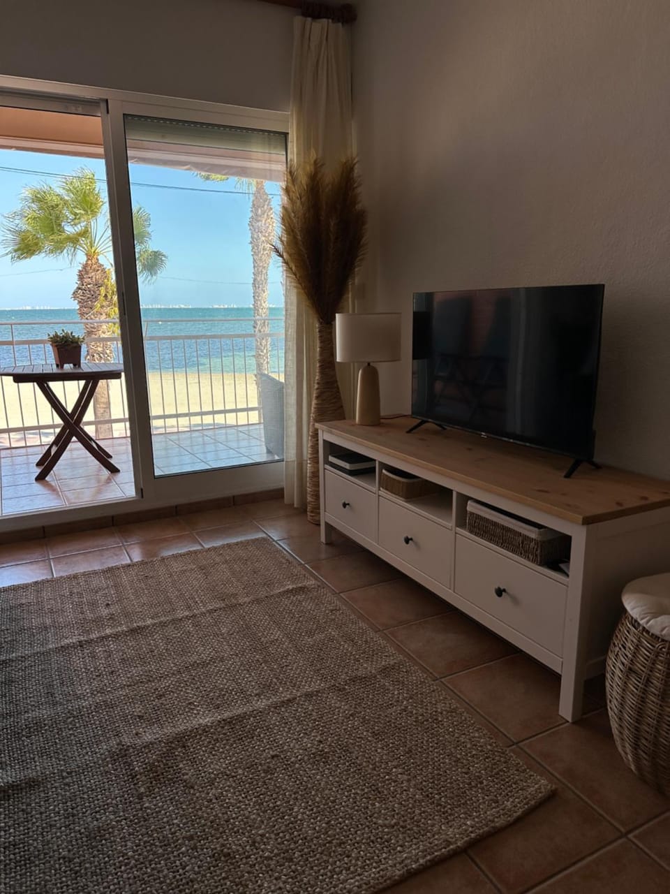 Communal lounge/ TV room, Natural landscape, TV and multimedia, Beach, Sea view