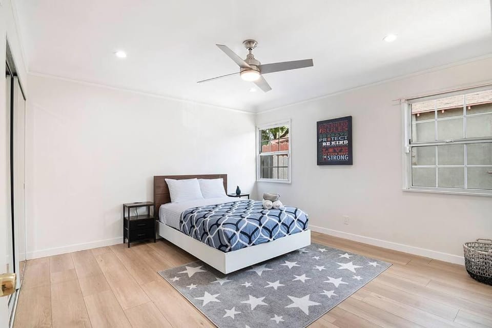 Updated 3-Bedroom LA Home with Backyard, BBQ & Family-Friendly Amenities House in San Fernando Valley