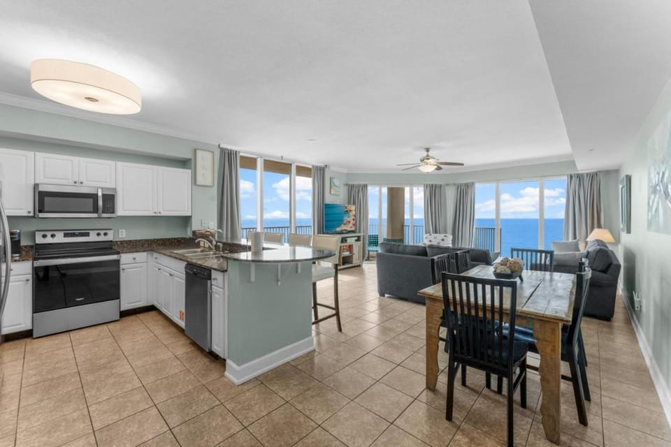 Stunning 3BR Corner Tidewater Resort Beachfront Condo! Sleeps 10! by Dolce Vita Getaways PCB! Apartment in Panama City Beach
