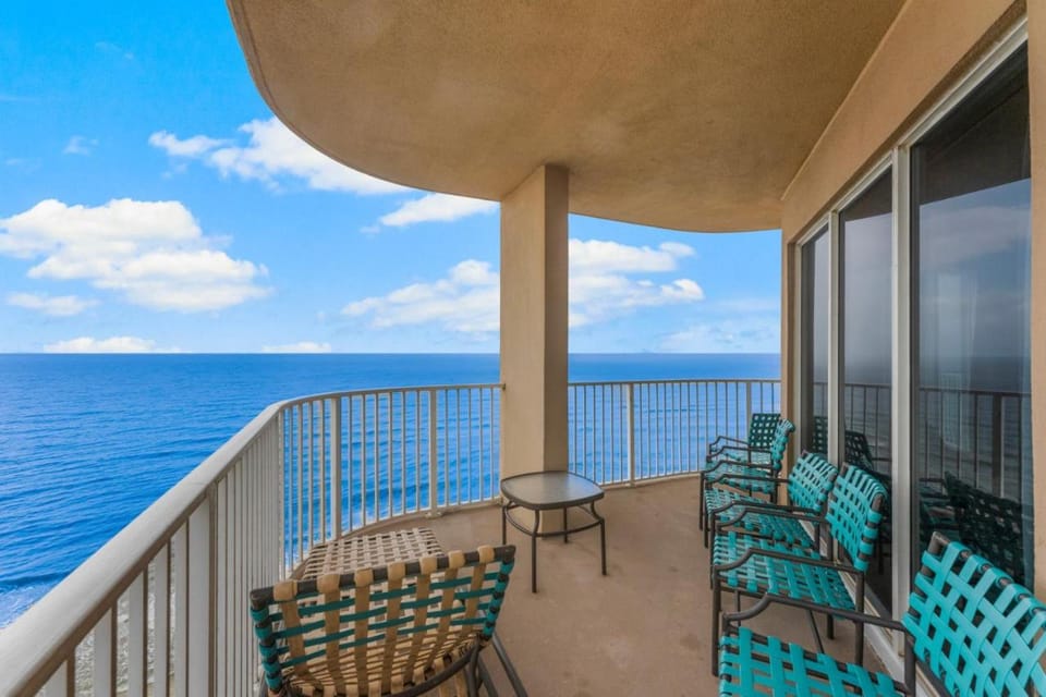 Stunning 3BR Corner Tidewater Resort Beachfront Condo! Sleeps 10! by Dolce Vita Getaways PCB! Apartment in Panama City Beach