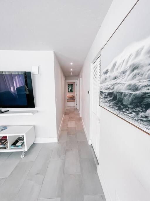 Cozy Cottage Near Vanderbilt Beach House in Naples Park