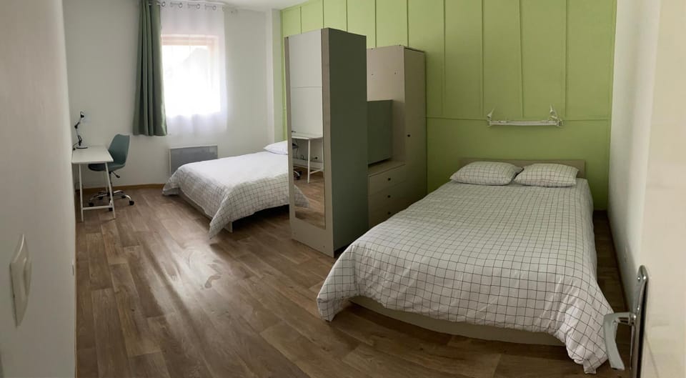 Bed, Photo of the whole room, Seating area, Bedroom, wardrobe
