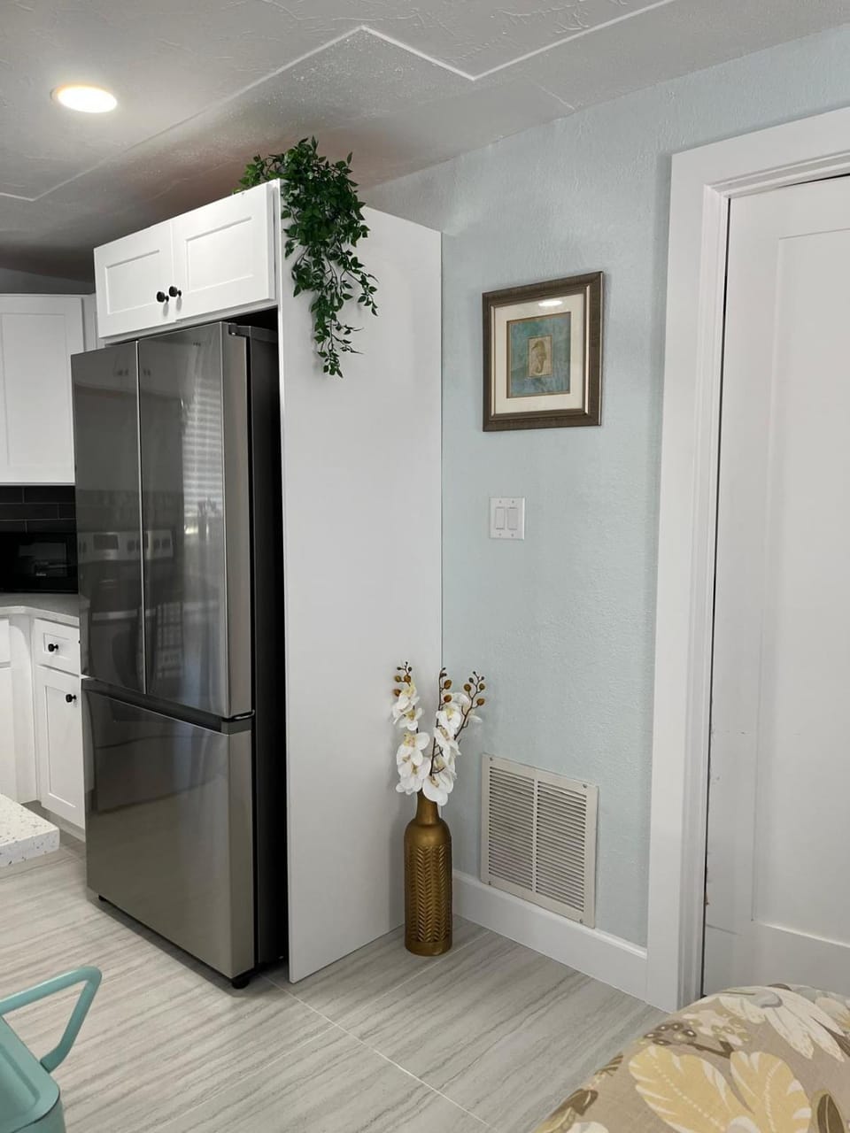 Beach Getaway,Walk orBike to beach,Fenced for doggie, Large Driveway Apartment in Naples Park