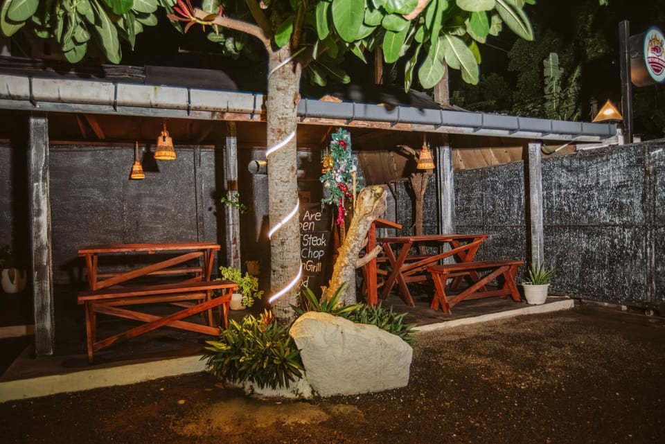 Restaurant/places to eat, Restaurant/places to eat, Seating area