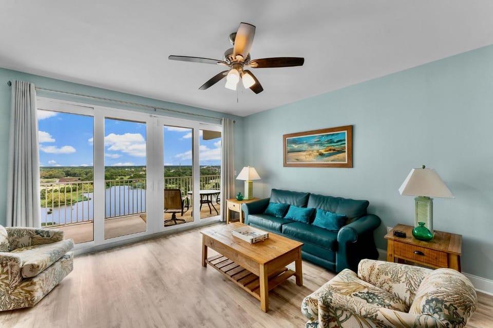 Family and Friends Beach Resort Condo for 8! Steps from the Beach! By Dolce Vita Getaways! Apartment in Panama City Beach