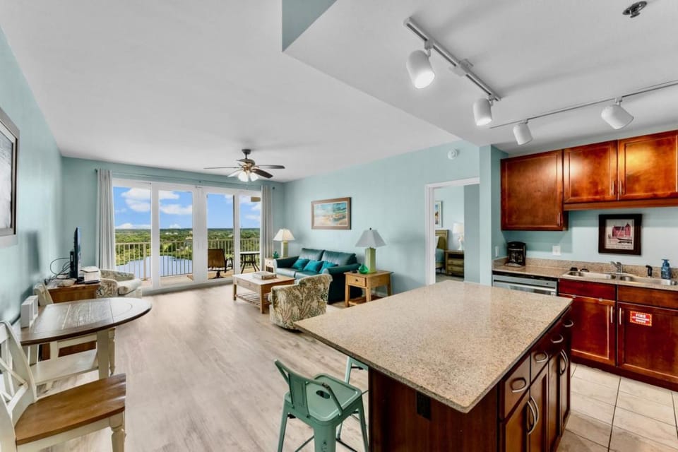 Beach Resort Condo for 8 Just Steps from the Beach House in Panama City Beach
