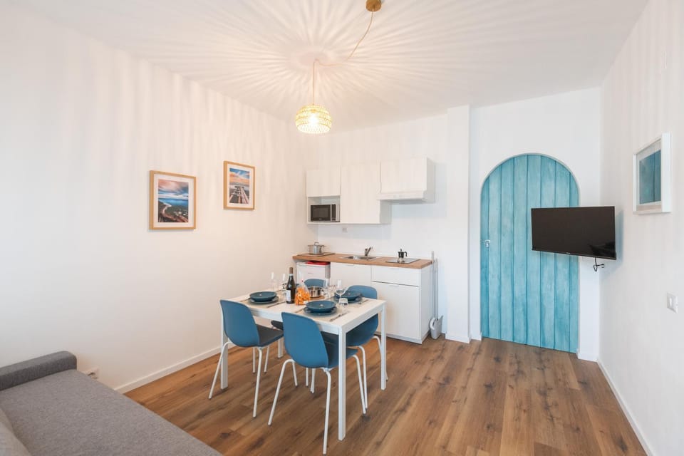 TV and multimedia, Kitchen or kitchenette, Living room, Dining area