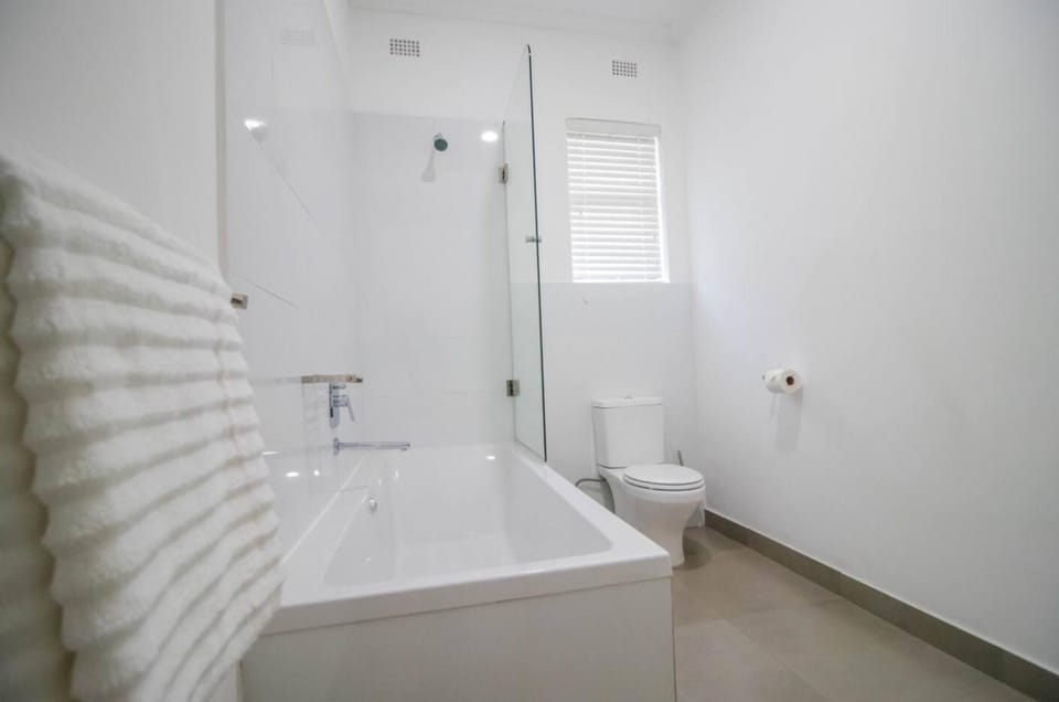 Shower, Bathroom, towels