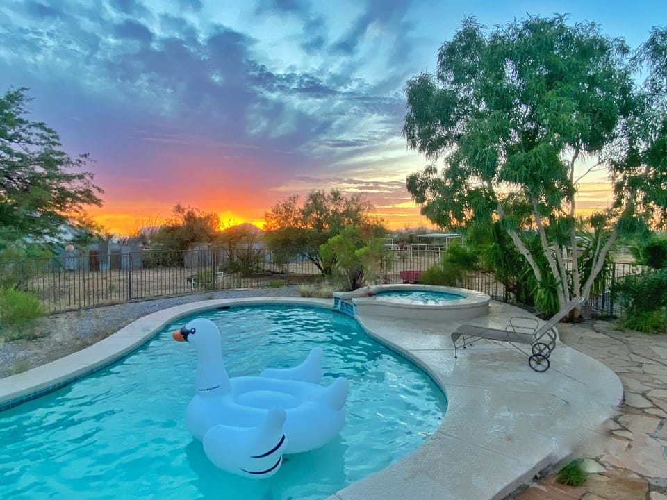 Hot Tub, Swimming pool