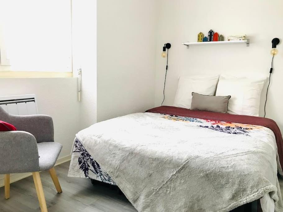 Bed, Photo of the whole room, Bedroom