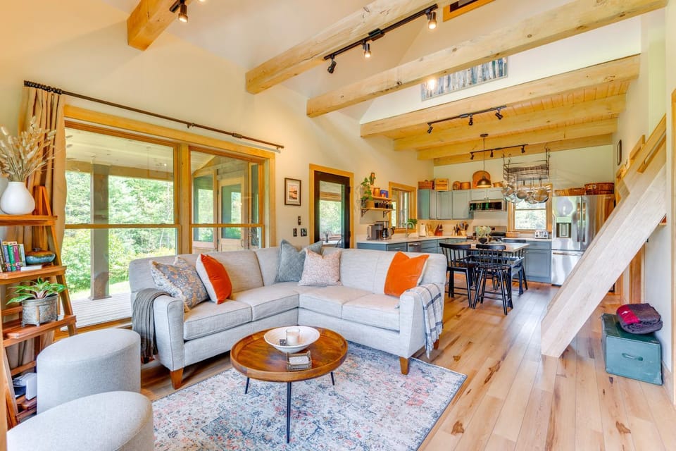 'Sunset House' Greensboro Forest Escape & Fire Pit House in Orleans