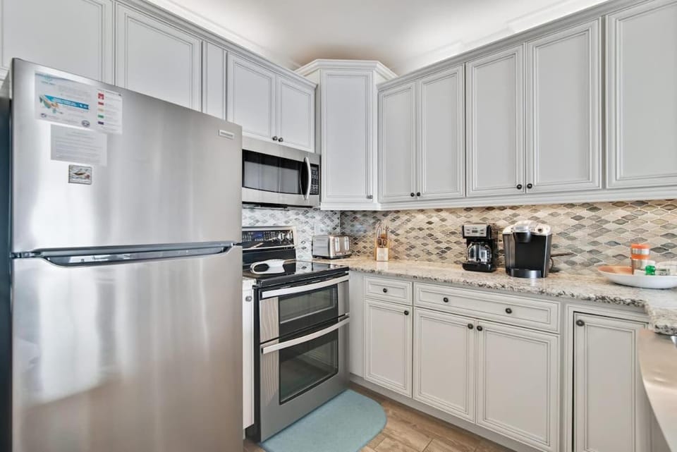 Coffee/tea facilities, Kitchen or kitchenette, oven, toaster