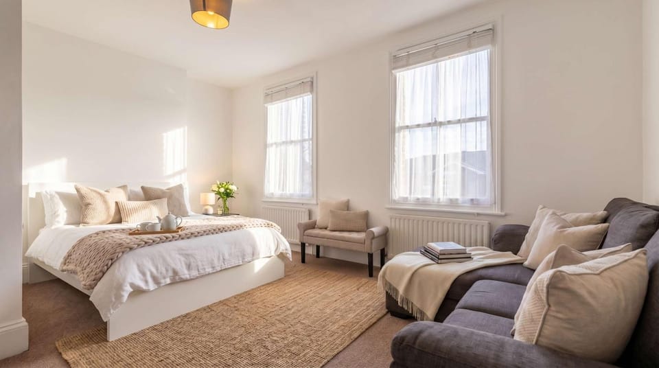 Bed, Photo of the whole room, Bedroom