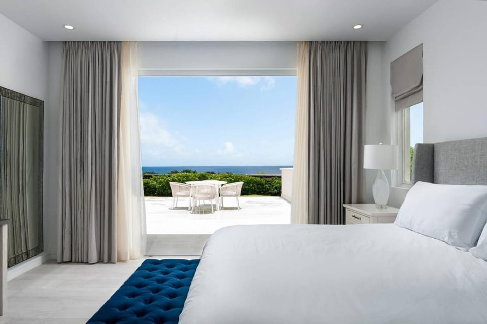Westmoreland Luxury Villa, Pool, Sea Views, Beach Club Access Villa in Saint James
