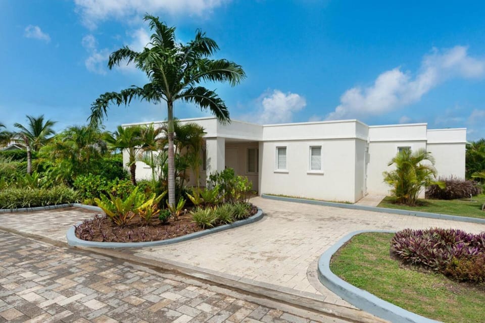 Westmoreland Luxury Villa, Pool, Sea Views, Beach Club Access Villa in Saint James