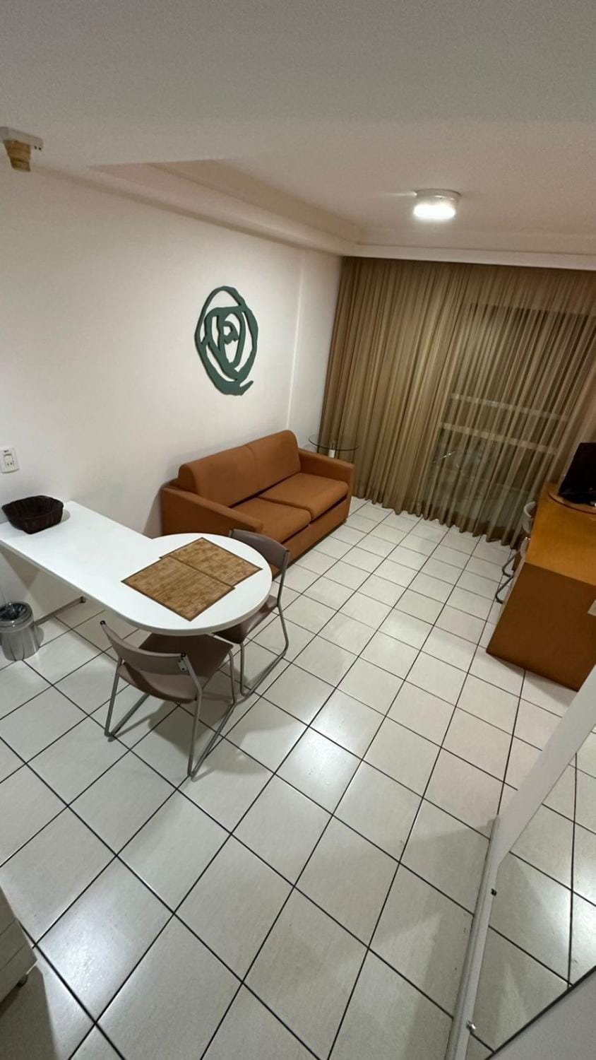 Praia do Canto Apart Hotel - Quarto sala e varanda Apartment in Vitoria