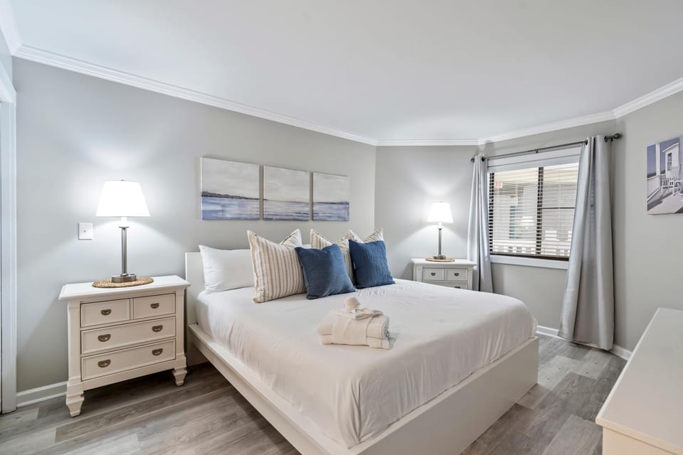 2 Bedroom Condo at Ocean Creek Resort - 7 Pools, Hot Tub, Beach Shuttle Apartment in Briarcliffe Acres