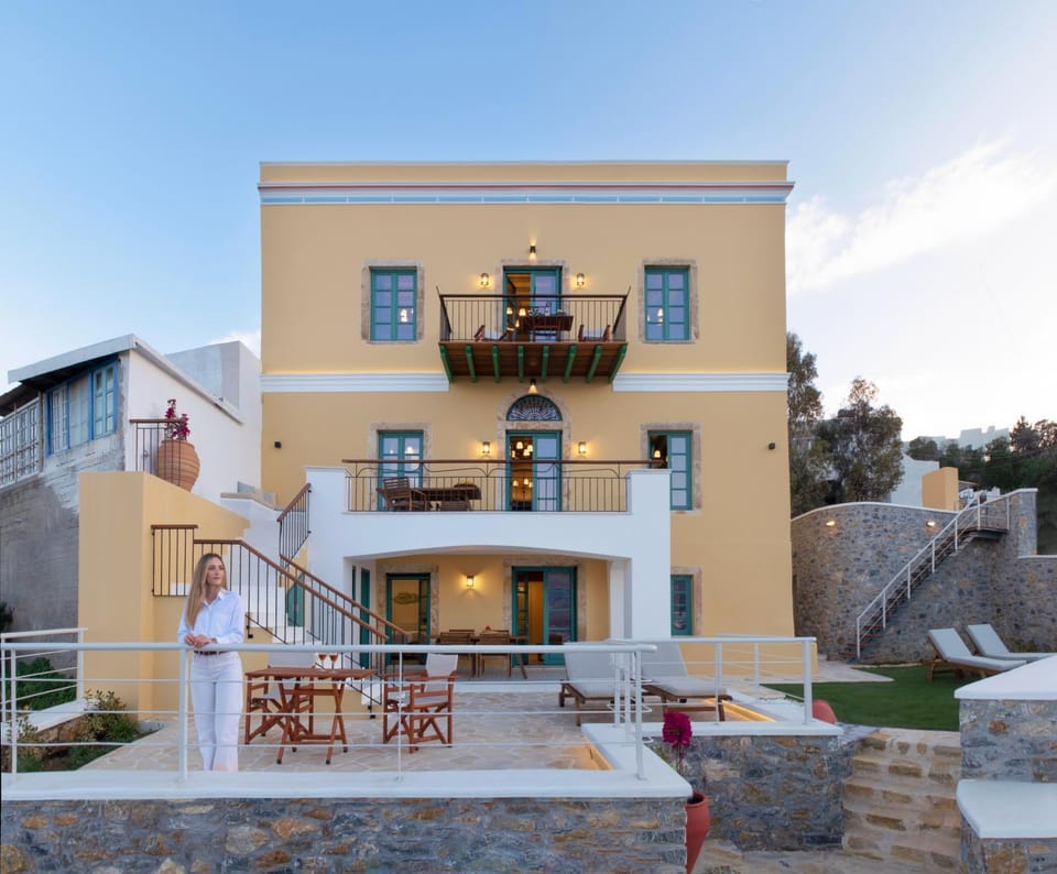 Property building, Day, View (from property/room), Balcony/Terrace