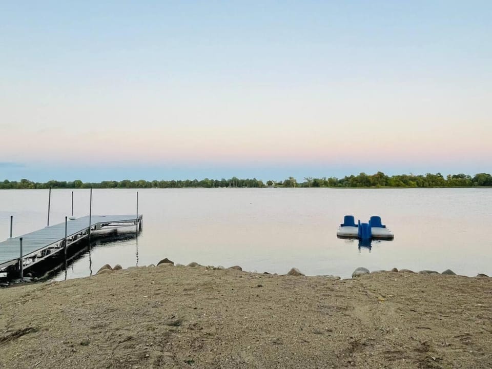 Natural landscape, Activities, Beach, Lake view