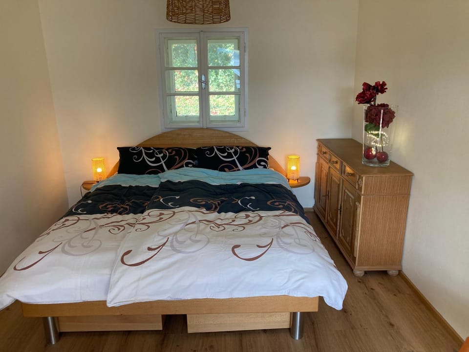Bed, Photo of the whole room, Bedroom