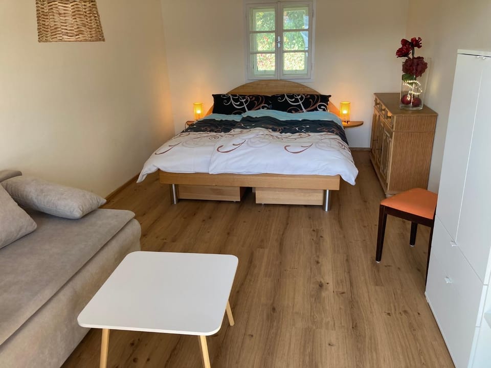 Bed, Photo of the whole room, Bedroom