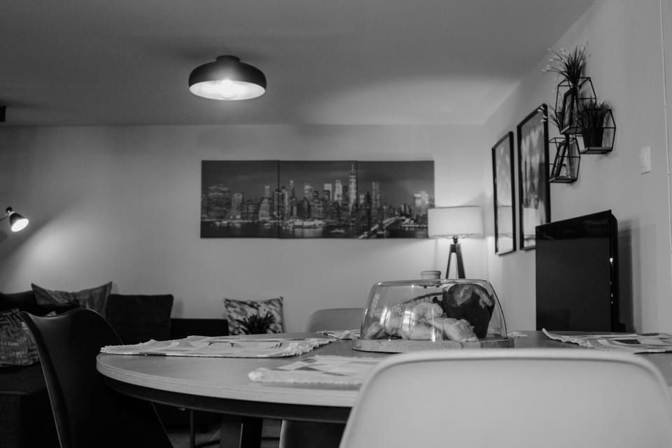 TV and multimedia, Living room, Seating area, Dining area