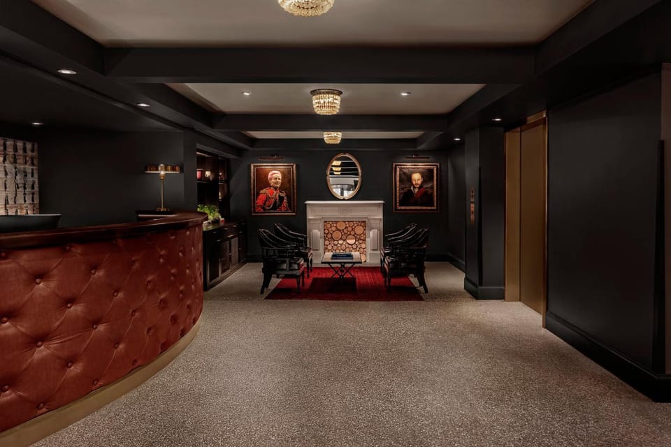 Property building, Living room, Lobby or reception, Seating area